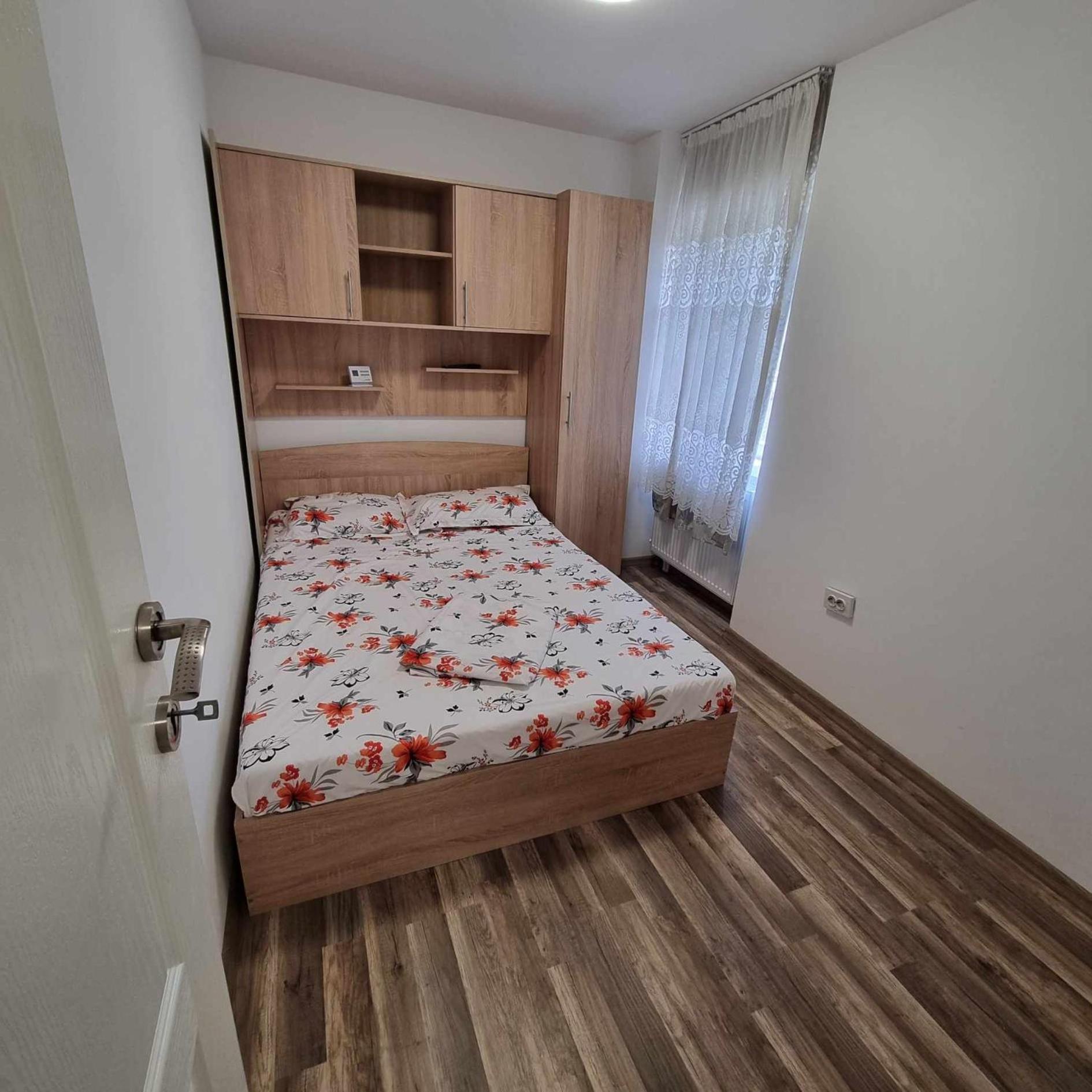 Apartament Cu 2 Dormitoare - Madalina Corabia Dış mekan fotoğraf